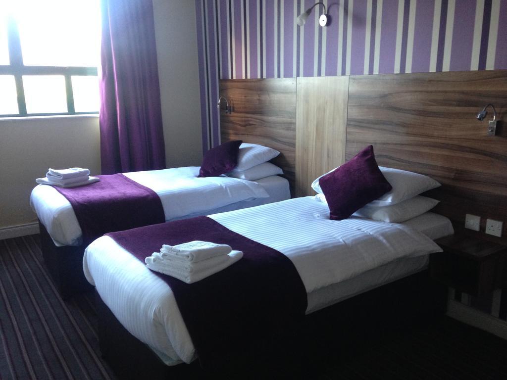 ניוארי Mourne Country Hotel מראה חיצוני תמונה