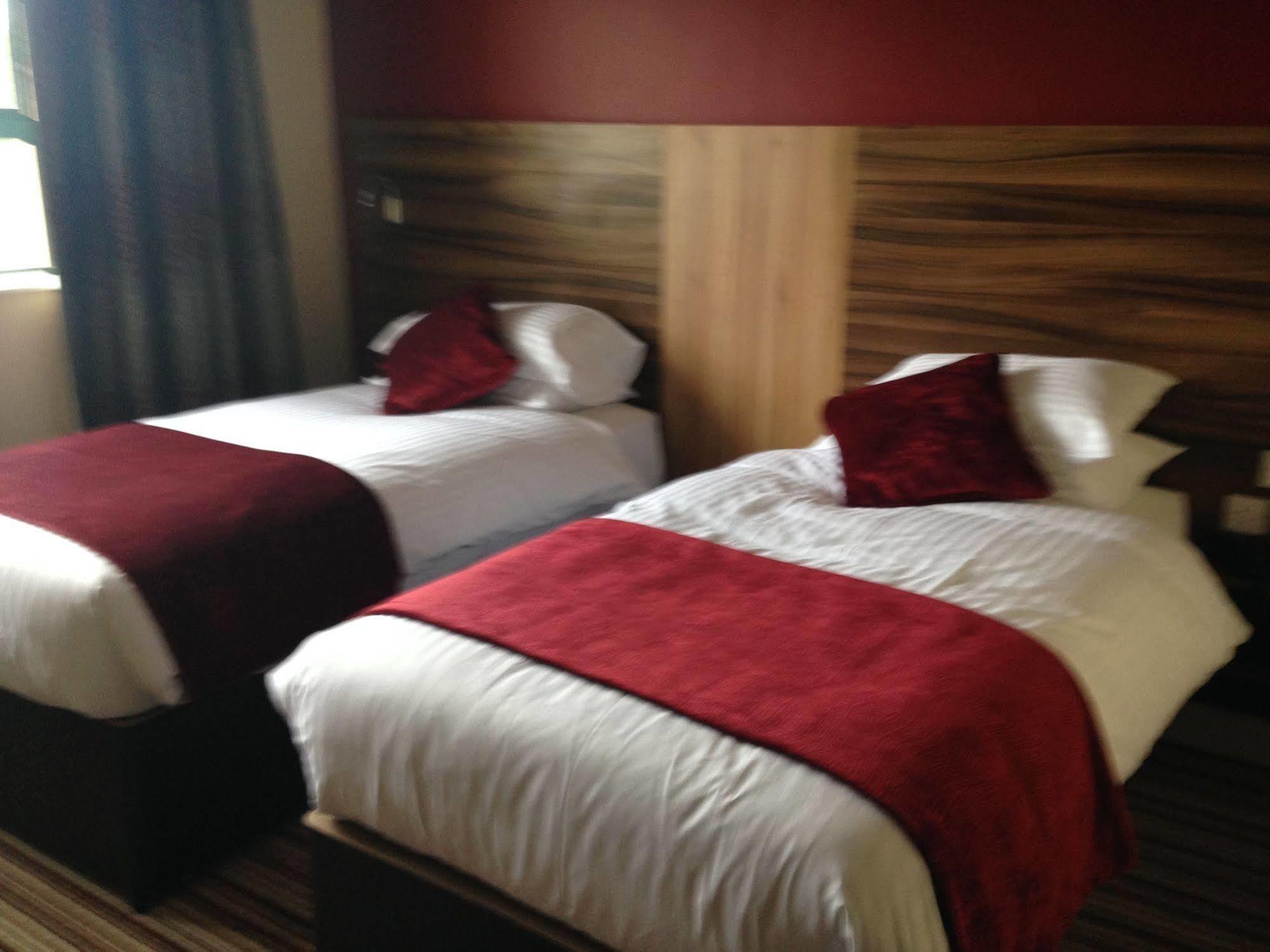 ניוארי Mourne Country Hotel מראה חיצוני תמונה