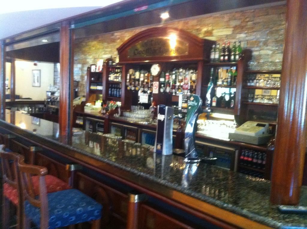 ניוארי Mourne Country Hotel מראה חיצוני תמונה