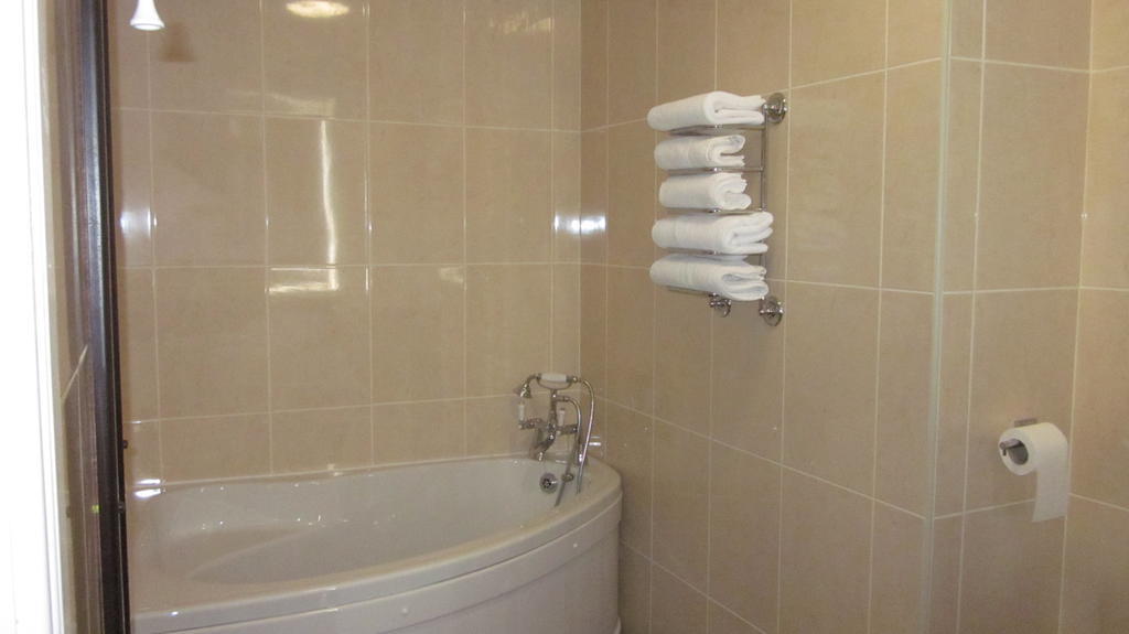 ניוארי Mourne Country Hotel חדר תמונה