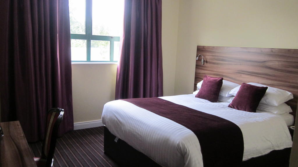 ניוארי Mourne Country Hotel חדר תמונה
